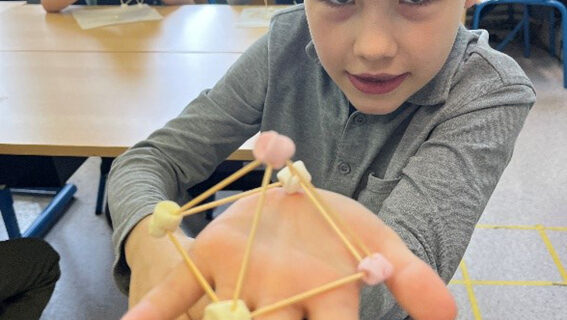 Robot and 3D geometric shapes